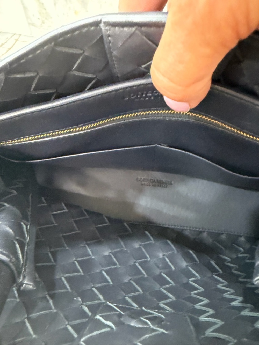 Bottega Veneta Andiamo in color Navy small like new w receipt - Picture 7 of 11